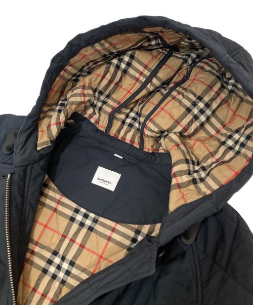 BURBERRY（バーバリー）BURBERRY (バーバリー) キルティングフーデッドコート　裏地ノバチェック　8017686 ブラック サイズ:Mの古着・服飾アイテム