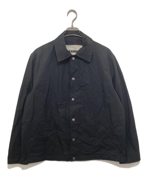 JIL SANDER（ジルサンダー）JIL SANDER (ジルサンダー) バックロゴプリントコーチジャケット  W BLOUSON 03 PNT J23BN0003 ブラック サイズ:46の古着・服飾アイテム