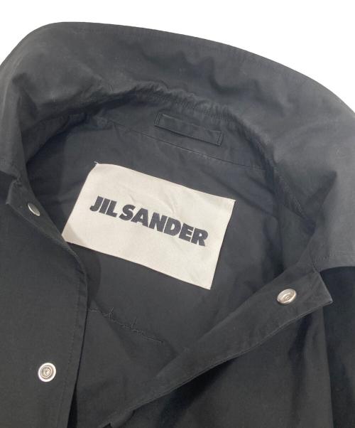 JIL SANDER（ジルサンダー）JIL SANDER (ジルサンダー) バックロゴプリントコーチジャケット  W BLOUSON 03 PNT J23BN0003 ブラック サイズ:46の古着・服飾アイテム