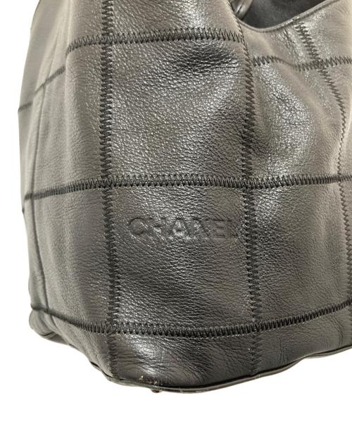 CHANEL（シャネル）CHANEL (シャネル) ココマークチョコバー巾着フリンジバッグ　A19981 ブラックの古着・服飾アイテム