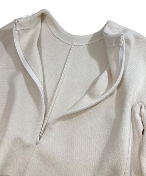 SHE TOKYO（シートーキョー）SHE TOKYO (シートーキョー) ニットブラウス　どんなスカートとも相性の良さを発揮する万能ニット アイボリーの古着・服飾アイテム