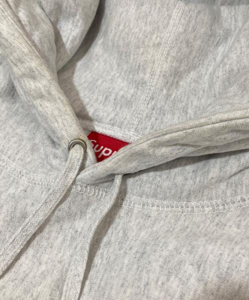 SUPREME（シュプリーム）SUPREME (シュプリーム) Micro Logo Hooded Sweatshirt　マイクロロゴフーデットスウェットパーカー グレー サイズ:Mの古着・服飾アイテム