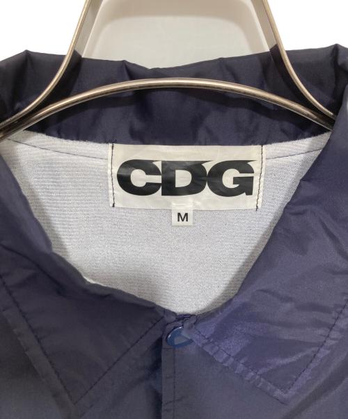 CDG（シーディージー）CDG (シーディージー) バックプリントコーチジャケット  AD2018　SZ-J005　 ネイビー サイズ:Mの古着・服飾アイテム