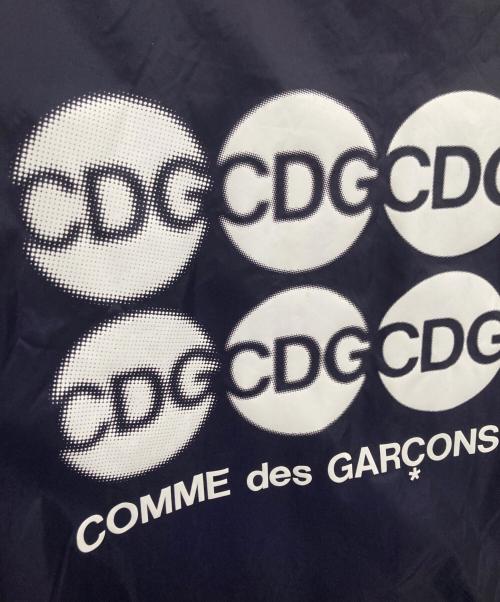 CDG（シーディージー）CDG (シーディージー) バックプリントコーチジャケット  AD2018　SZ-J005　 ネイビー サイズ:Mの古着・服飾アイテム