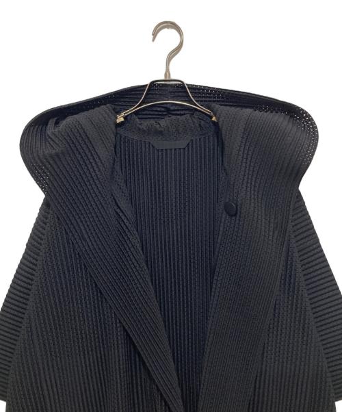 HOMME PLISSE ISSEY MIYAKE（オム プリッセ イッセイ ミヤケ）HOMME PLISSE ISSEY MIYAKE (オム プリッセ イッセイ ミヤケ) メッシュプリーツ フーデッドガウンコート　HP91JA149 ブラック サイズ:SIZE 1の古着・服飾アイテム