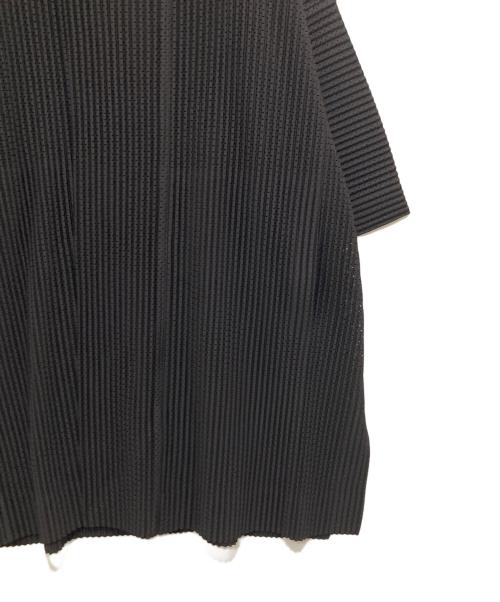 HOMME PLISSE ISSEY MIYAKE（オム プリッセ イッセイ ミヤケ）HOMME PLISSE ISSEY MIYAKE (オム プリッセ イッセイ ミヤケ) メッシュプリーツ フーデッドガウンコート　HP91JA149 ブラック サイズ:SIZE 1の古着・服飾アイテム