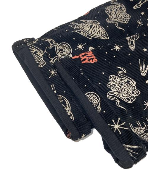 NASTOYS（ナストナイズ）NASTOYS (ナストナイズ) TATTOO STUDIO YAMADA (タトゥースタジオヤマダ) GALAXY TATTOO FLASH TROUSERS　総柄コーデュロイパンツ ブラック サイズ:XLの古着・服飾アイテム