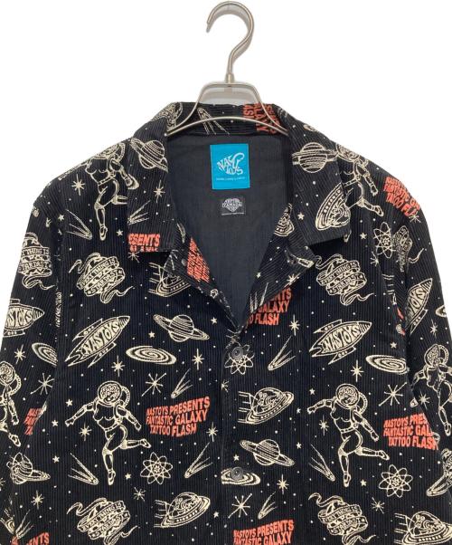 NASTOYS（ナストナイズ）NASTOYS (ナストナイズ) TATTOO STUDIO YAMADA (タトゥースタジオヤマダ) GALAXY TATTOO FLASH SACK COAT　総柄コーデュロイジャケット ブラック サイズ:XLの古着・服飾アイテム