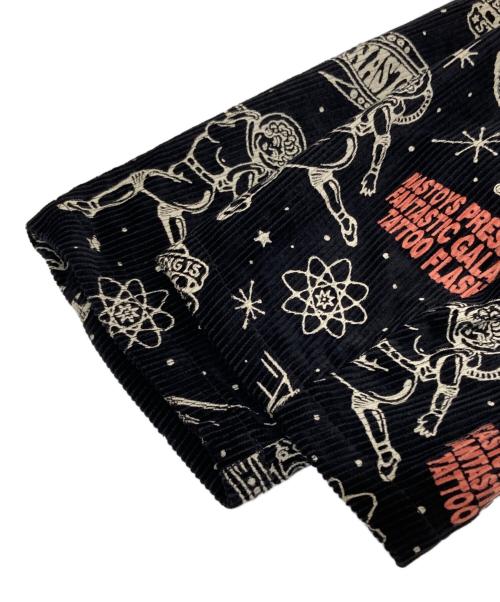 NASTOYS（ナストナイズ）NASTOYS (ナストナイズ) TATTOO STUDIO YAMADA (タトゥースタジオヤマダ) GALAXY TATTOO FLASH SACK COAT　総柄コーデュロイジャケット ブラック サイズ:XLの古着・服飾アイテム