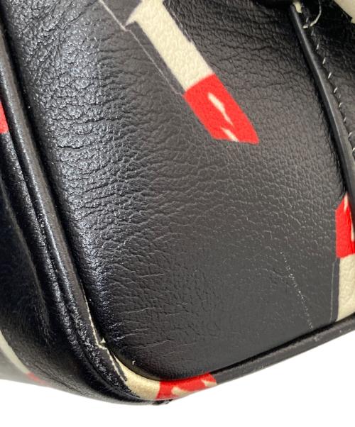 Saint Laurent Paris（サンローランパリ）Saint Laurent Paris (サンローランパリ) ベイビーダッフル リップスティックパターン 400422 ブラックの古着・服飾アイテム