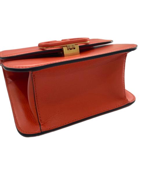 VALENTINO GARAVANI（ヴァレンティノ・ガラヴァーニ）VALENTINO GARAVANI (ヴァレンティノ・ガラヴァーニ) Vスリング ショルダーバッグ SW0B0F01RQR オレンジの古着・服飾アイテム