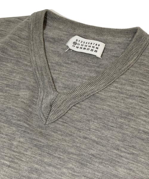 Maison Margiela（メゾンマルジェラ）Maison Margiela (メゾンマルジェラ) Vネックニット　ここのえ期 グレー サイズ:Mの古着・服飾アイテム