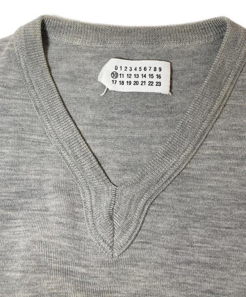Maison Margiela（メゾンマルジェラ）Maison Margiela (メゾンマルジェラ) Vネックニット　ここのえ期 グレー サイズ:Mの古着・服飾アイテム