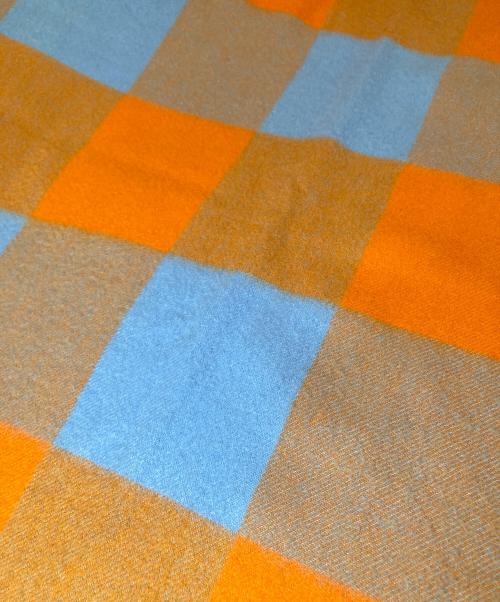 JOHNSTONS OF ELGIN（ジョンストンズオブエルガン）JOHNSTONS OF ELGIN (ジョンストンズオブエルガン) Ron Herman (ロンハーマン) 別注 カシミヤ大判ストール　チェックマフラー　カシミヤ100% オレンジ×スカイブルーの古着・服飾アイテム