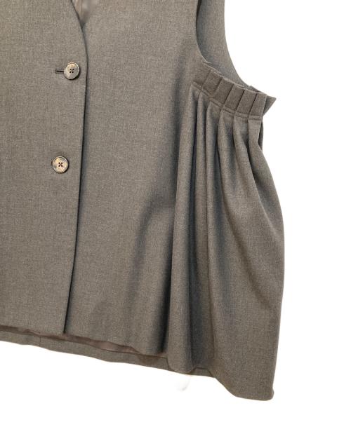 #Newans（ハッシュニュアンス）#Newans (ハッシュニュアンス) サイドギャザージレ / ベスト　VRNECW0412　亀恭子コラボ グレー サイズ:1の古着・服飾アイテム