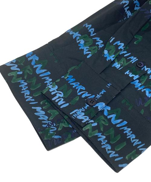 MARNI（マルニ）MARNI (マルニ) マルチカラー ロゴプリント ロングスリーブシャツ / 総柄シャツ　CUMU0212AOUTC184 ブラック サイズ:50の古着・服飾アイテム