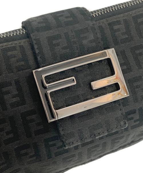 FENDI（フェンディ）FENDI (フェンディ) ズッキーノショルダーバッグ ブラックの古着・服飾アイテム