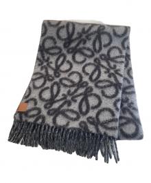 LOEWE（ロエベ）の古着「アナグラム リバ―シブルスカーフ　マフラー」｜グレー