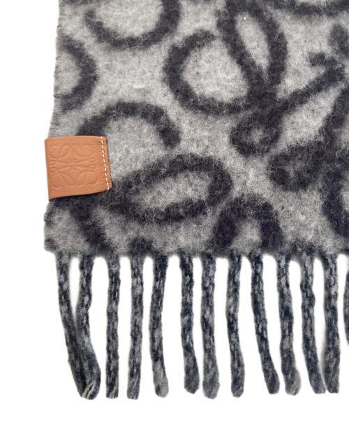 LOEWE（ロエベ）LOEWE (ロエベ) アナグラム リバ―シブルスカーフ　マフラー グレーの古着・服飾アイテム