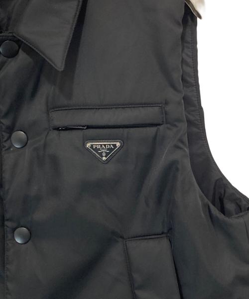 PRADA（プラダ）PRADA (プラダ) Nylon Padded Vest　三角プレート　中綿ベスト　SGN865 ブラック サイズ:50の古着・服飾アイテム