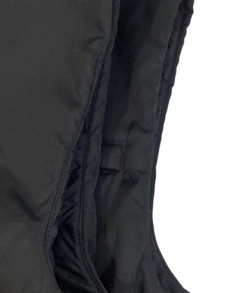 PRADA（プラダ）PRADA (プラダ) Nylon Padded Vest　三角プレート　中綿ベスト　SGN865 ブラック サイズ:50の古着・服飾アイテム