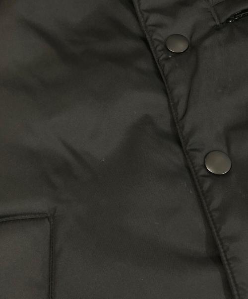 PRADA（プラダ）PRADA (プラダ) Nylon Padded Vest　三角プレート　中綿ベスト　SGN865 ブラック サイズ:50の古着・服飾アイテム