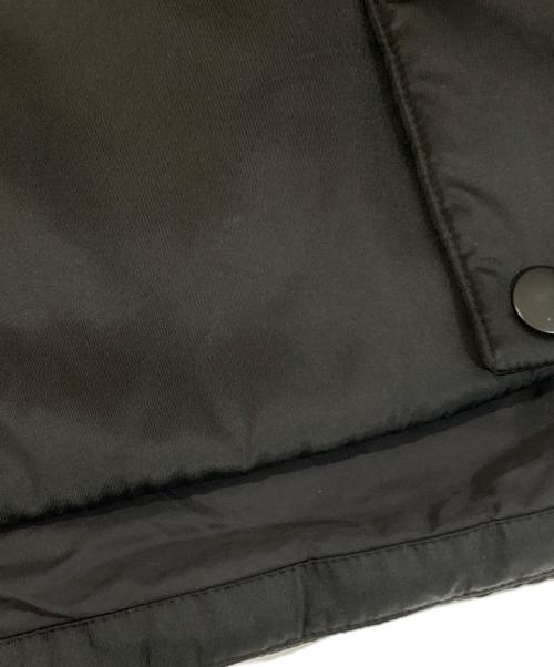 PRADA（プラダ）PRADA (プラダ) Nylon Padded Vest　三角プレート　中綿ベスト　SGN865 ブラック サイズ:50の古着・服飾アイテム