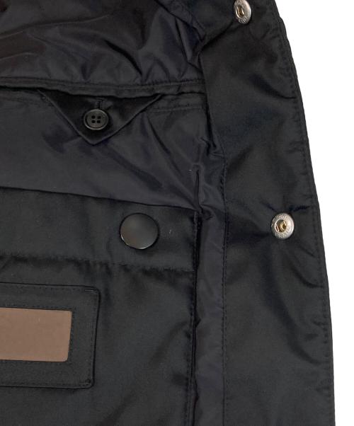 PRADA（プラダ）PRADA (プラダ) Nylon Padded Vest　三角プレート　中綿ベスト　SGN865 ブラック サイズ:50の古着・服飾アイテム