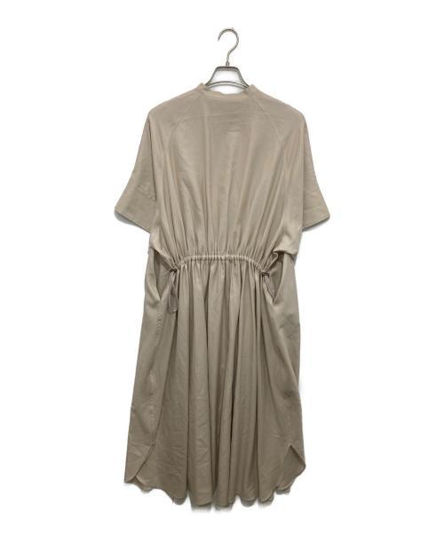 ADORE（アドーア）ADORE (アドーア) ソフトラスターワンピース　531-0140522 ベージュ サイズ:38の古着・服飾アイテム
