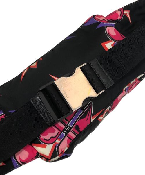 PRADA（プラダ）PRADA (プラダ) UNIVERSAL STUDIOS (ユニバーサル・スタジオ) フランケンシュタイン　コラボ ナイロンウエストバッグ　2VL977 ブラック×ピンクの古着・服飾アイテム