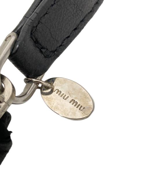 MIU MIU（ミュウミュウ）MIU MIU (ミュウミュウ) レザープリーツクラッチバッグ ブラックの古着・服飾アイテム