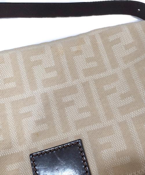 FENDI（フェンディ）FENDI (フェンディ) ズッカ柄 マンマバケットワンショルダーバッグ　26325 ベージュの古着・服飾アイテム
