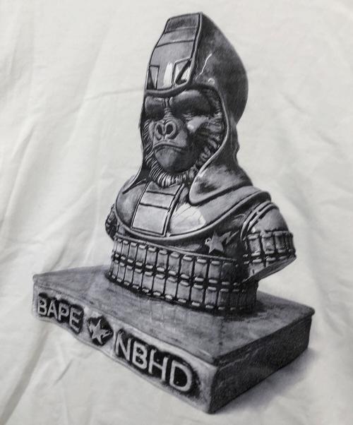 A BATHING APE（アベイシングエイプ）A BATHING APE (アベイシングエイプ) NEIGHBORHOOD (ネイバーフッド) BAPE GALLERY NEIGHBORHOOD TEE（べイプギャラリーネイバーフッドTシャツ） ホワイト サイズ:Lの古着・服飾アイテム