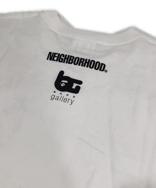 A BATHING APE（アベイシングエイプ）A BATHING APE (アベイシングエイプ) NEIGHBORHOOD (ネイバーフッド) BAPE GALLERY NEIGHBORHOOD TEE（べイプギャラリーネイバーフッドTシャツ） ホワイト サイズ:Lの古着・服飾アイテム