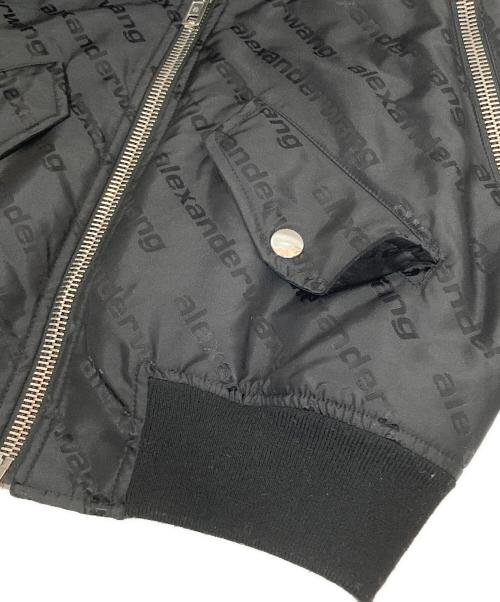 ALEXANDER WANG（アレキサンダー・ワン）ALEXANDER WANG (アレキサンダー・ワン) ロゴプリント クロップドボンバージャケット ブラック サイズ:XSの古着・服飾アイテム