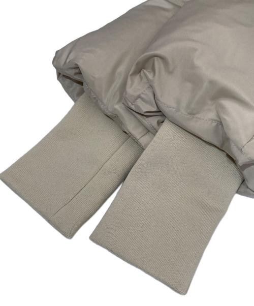 BEARDSLEY（ビアズリー）BEARDSLEY (ビアズリー) ジップフレアダウンジャケット　BEZ1042408A0001 ベージュ サイズ:FREEの古着・服飾アイテム