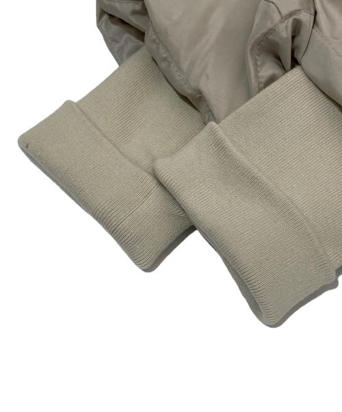 BEARDSLEY（ビアズリー）BEARDSLEY (ビアズリー) ジップフレアダウンジャケット　BEZ1042408A0001 ベージュ サイズ:FREEの古着・服飾アイテム