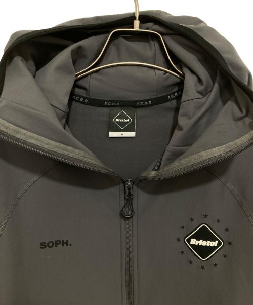F.C.R.B.（エフシーレアルブリストル）F.C.R.B. (エフシーレアルブリストル) フーデッドジャケット　FCRB-222034 グレー サイズ:Mの古着・服飾アイテム