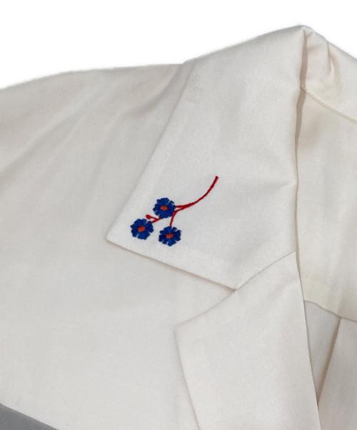 Mame Kurogouchi（マメクロゴウチ）Mame Kurogouchi (マメクロゴウチ) 襟刺繍ロングスリーブパイピングシャツ　MM19AW-SH011 アイボリー サイズ:2の古着・服飾アイテム