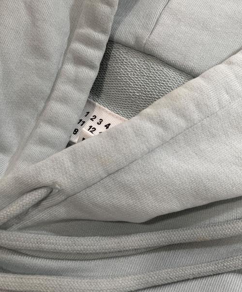 MM6 Maison Margiela（エムエムシックスメゾンマルジェラ）MM6 Maison Margiela (エムエムシックスメゾンマルジェラ) ロゴクロップドパーカー　S52GU0235 スカイブルー サイズ:Mの古着・服飾アイテム