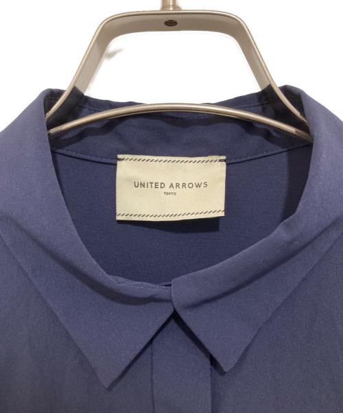 UNITED ARROWS（ユナイテッドアローズ）UNITED ARROWS (ユナイテッドアローズ) イレギュラー シャーリング 六分袖 ブラウス ソリッド/1516-162-1592 ネイビー サイズ:38の古着・服飾アイテム