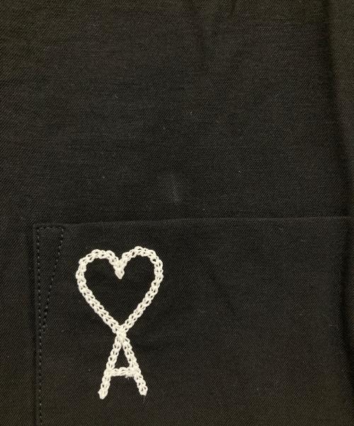 AMI Alexandre Mattiussi（アミアレクサンドルマテュッシ）AMI Alexandre Mattiussi (アミアレクサンドルマテュッシ) ロゴ刺繍レーヨンシャツ　E20HC200.422 ブラック サイズ:Mの古着・服飾アイテム