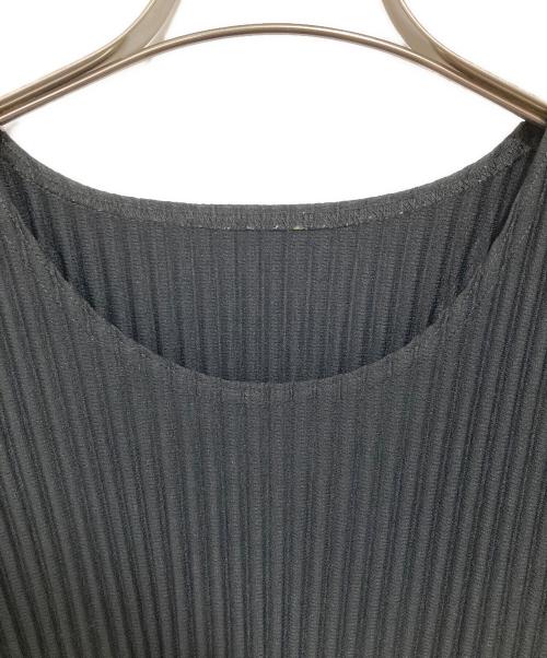 HOMME PLISSE ISSEY MIYAKE（オム プリッセ イッセイ ミヤケ）HOMME PLISSE ISSEY MIYAKE (オム プリッセ イッセイ ミヤケ) プリーツカットソー/HP55JK020 ブラック サイズ:2の古着・服飾アイテム