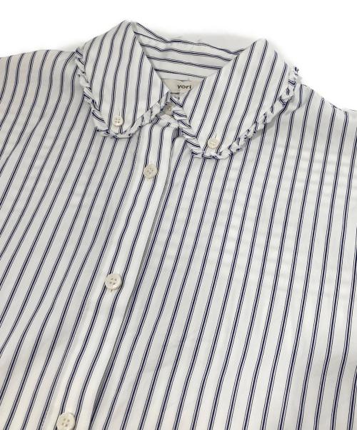 YORI（ヨリ）YORI (ヨリ) ミニフリル ストライプシャツ　YR21-24136AW ホワイト サイズ:36の古着・服飾アイテム