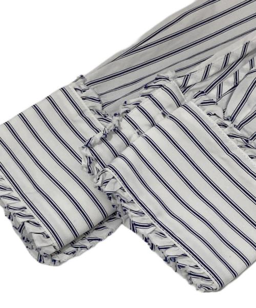 YORI（ヨリ）YORI (ヨリ) ミニフリル ストライプシャツ　YR21-24136AW ホワイト サイズ:36の古着・服飾アイテム