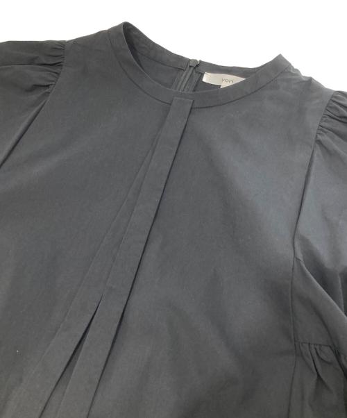 YORI（ヨリ）YORI (ヨリ) サイドギャザーブラウス　YR2221-105AW ブラック サイズ:36の古着・服飾アイテム