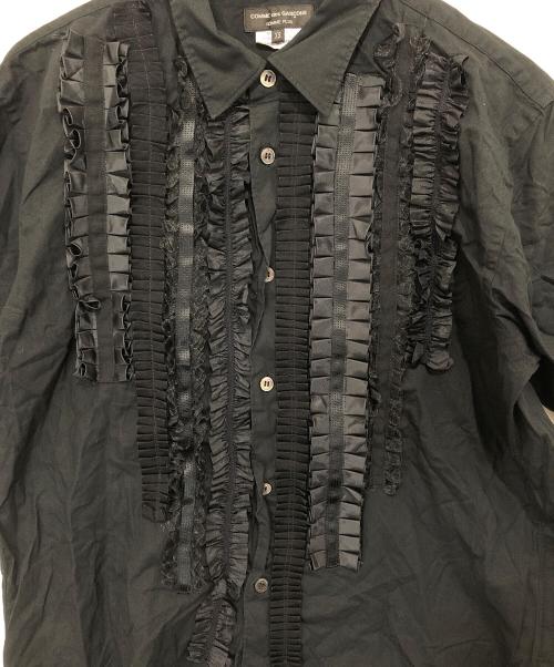 COMME des GARCONS HOMME PLUS（コムデギャルソンオムプリュス）COMME des GARCONS HOMME PLUS (コムデギャルソンオムプリュス) フリル装飾シャツ PI-B049 AD2011 ブラック サイズ:XSの古着・服飾アイテム