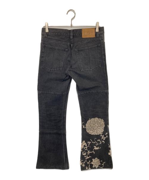 L.G.B（ルグランブルー）L.G.B (ルグランブルー) 花柄プリントフレアデニムパンツ　FLOWER PRINT FLARE DENIM PANTS　EOLF/BF/B 2677M ブラック サイズ:SIZE 76cm (W30)の古着・服飾アイテム
