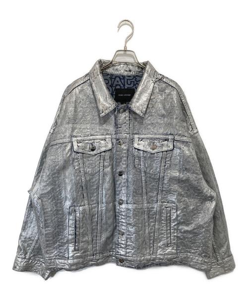 MARC JACOBS（マークジェイコブス）MARC JACOBS (マークジェイコブス) Monochromatic Denim Big Trucker　モノクロマティックデニムビッグトラッカージャケット　コーティングデニムジャケット　2F3RJC005D14 シルバー サイズ:Mの古着・服飾アイテム