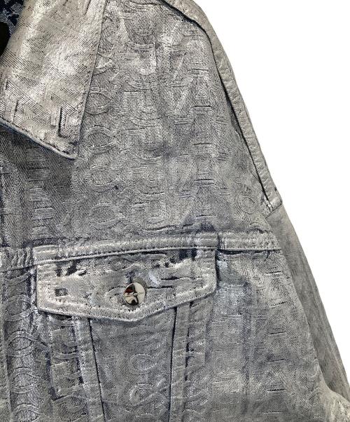 MARC JACOBS（マークジェイコブス）MARC JACOBS (マークジェイコブス) Monochromatic Denim Big Trucker　モノクロマティックデニムビッグトラッカージャケット　コーティングデニムジャケット　2F3RJC005D14 シルバー サイズ:Mの古着・服飾アイテム
